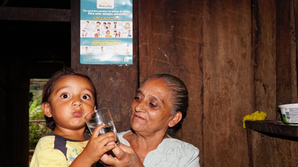 A Stream of Hope for Maritza 3 Maritza junto a su nieto Diego